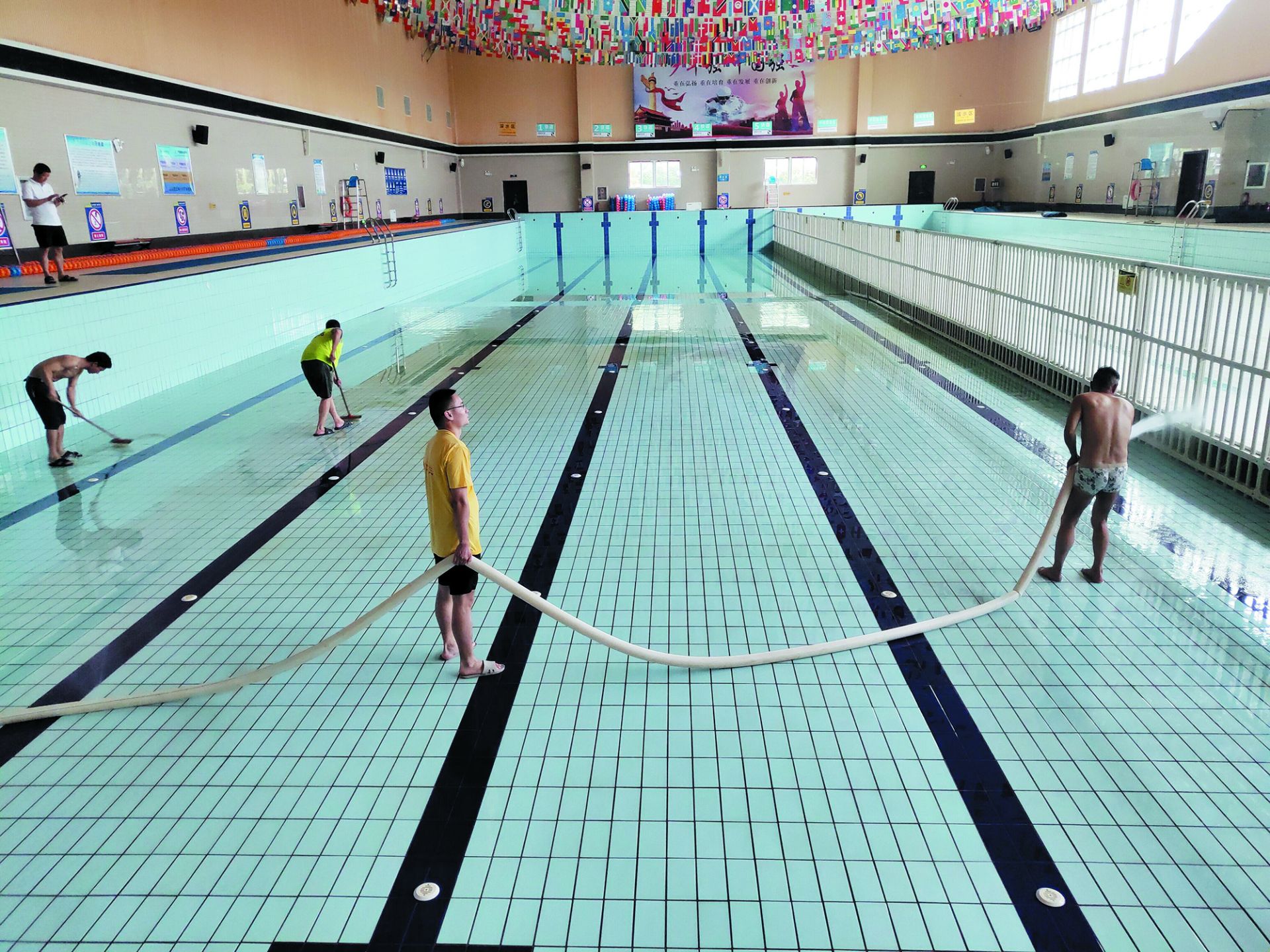 重庆菲斯特健身恒温游泳池 - 泳池案例 - 成都瑞鲸机电设备有限公司