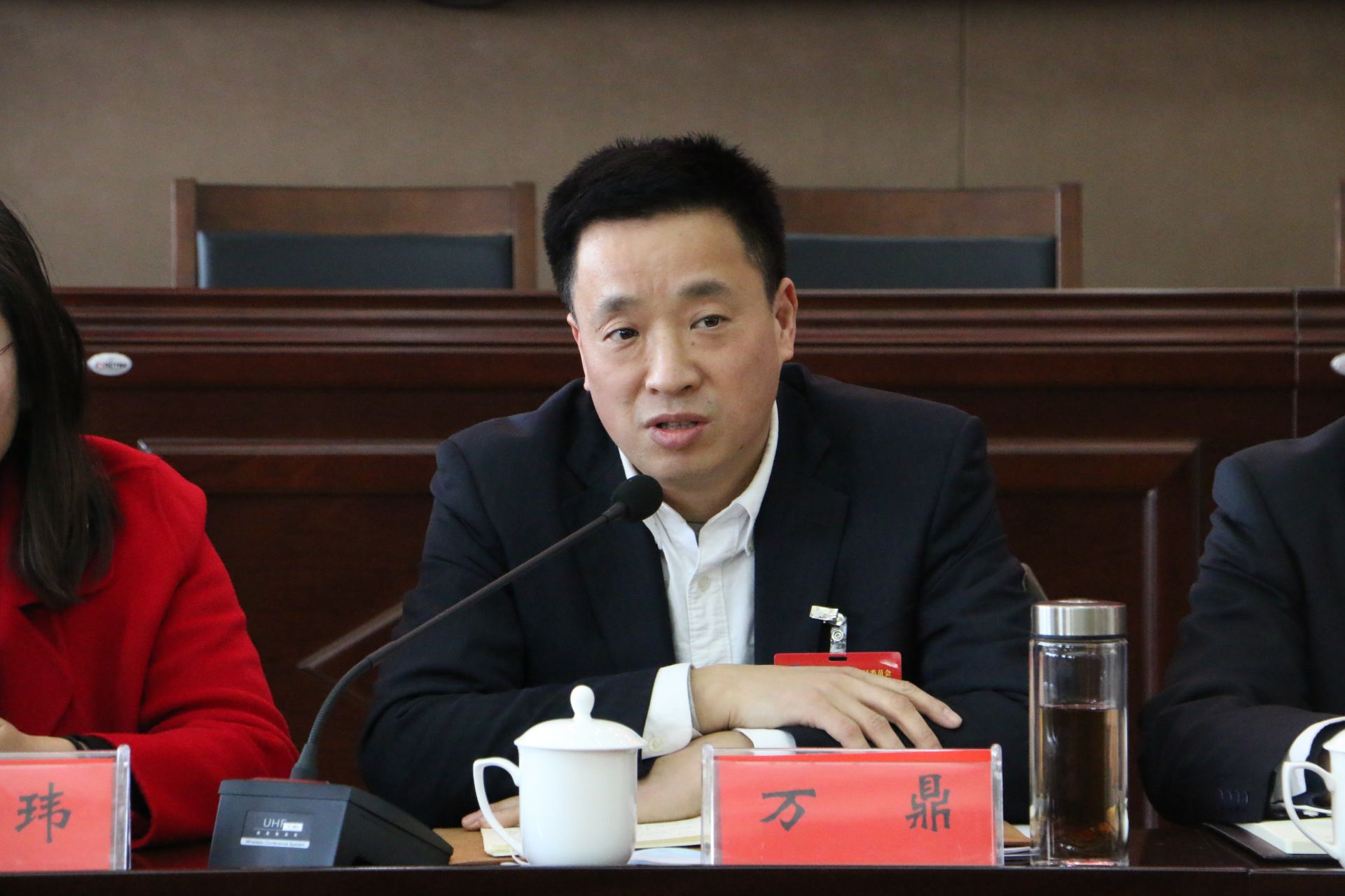 万鼎参加政协第二联组讨论
