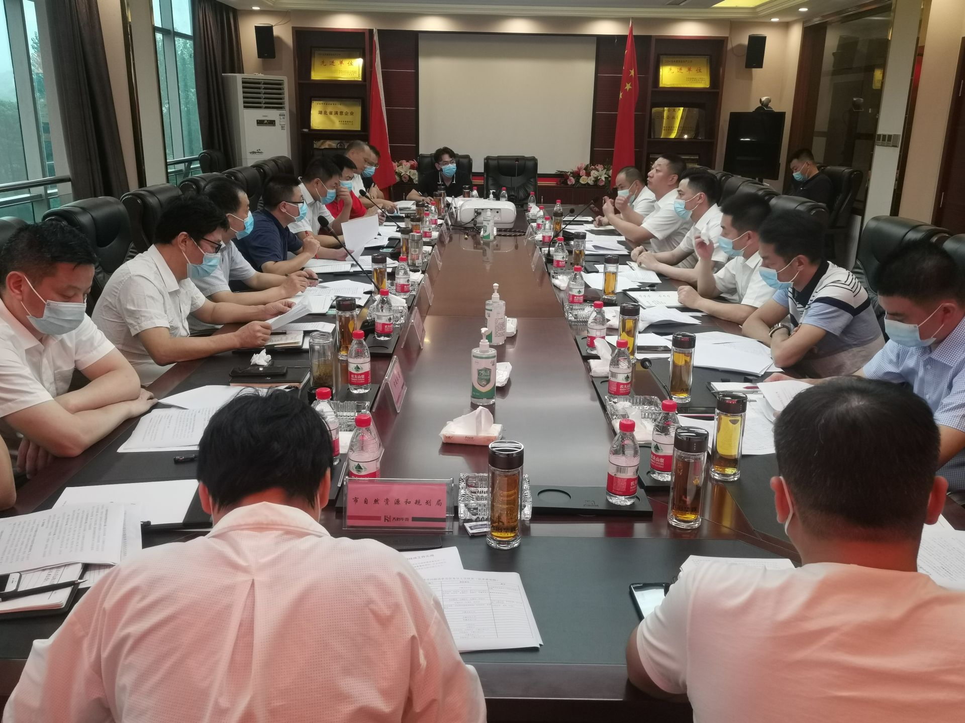 副市长蔡军参加会议.