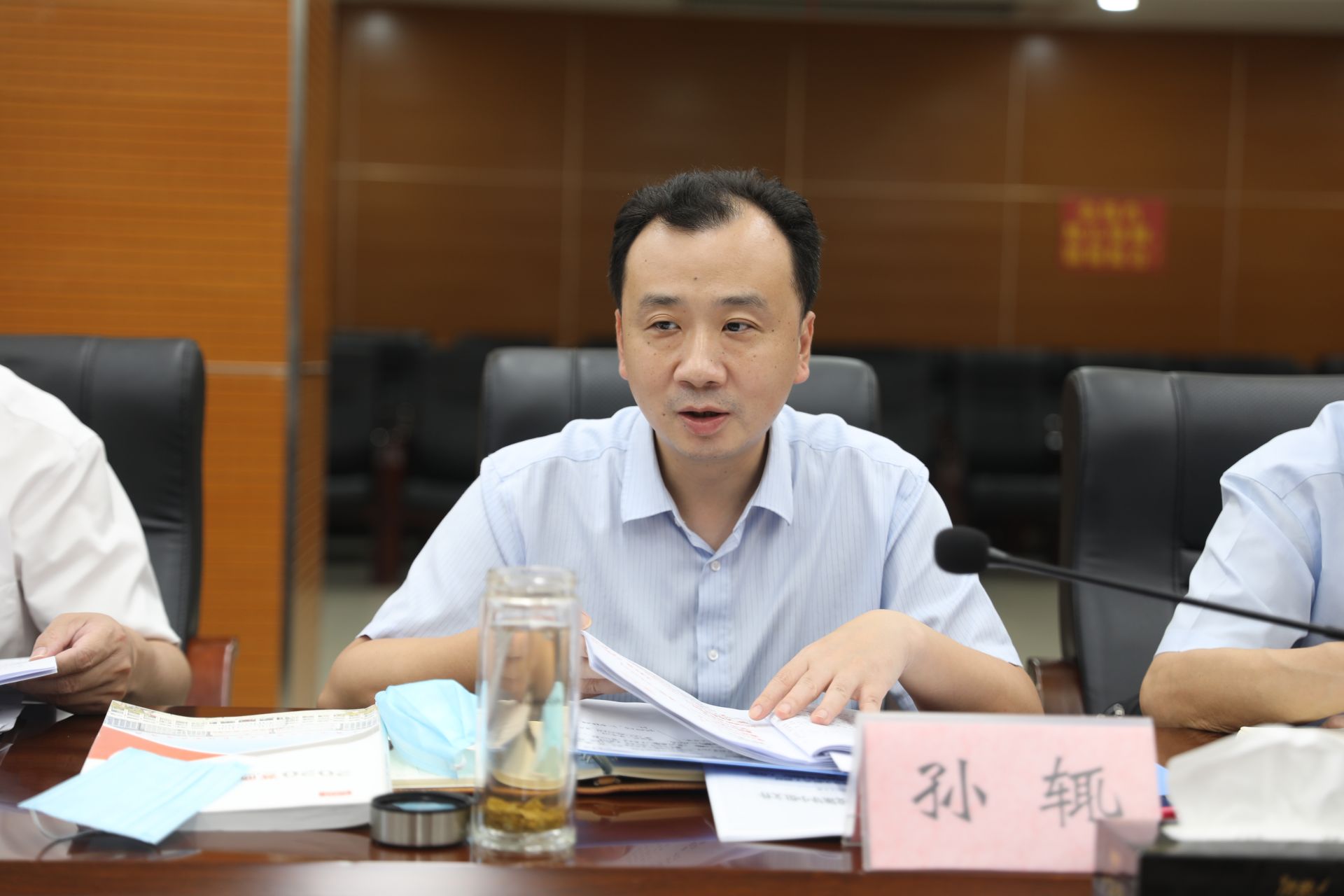 郝胜勇主持召开市优化营商环境领导小组会议强调以拼抢实的状态和作风