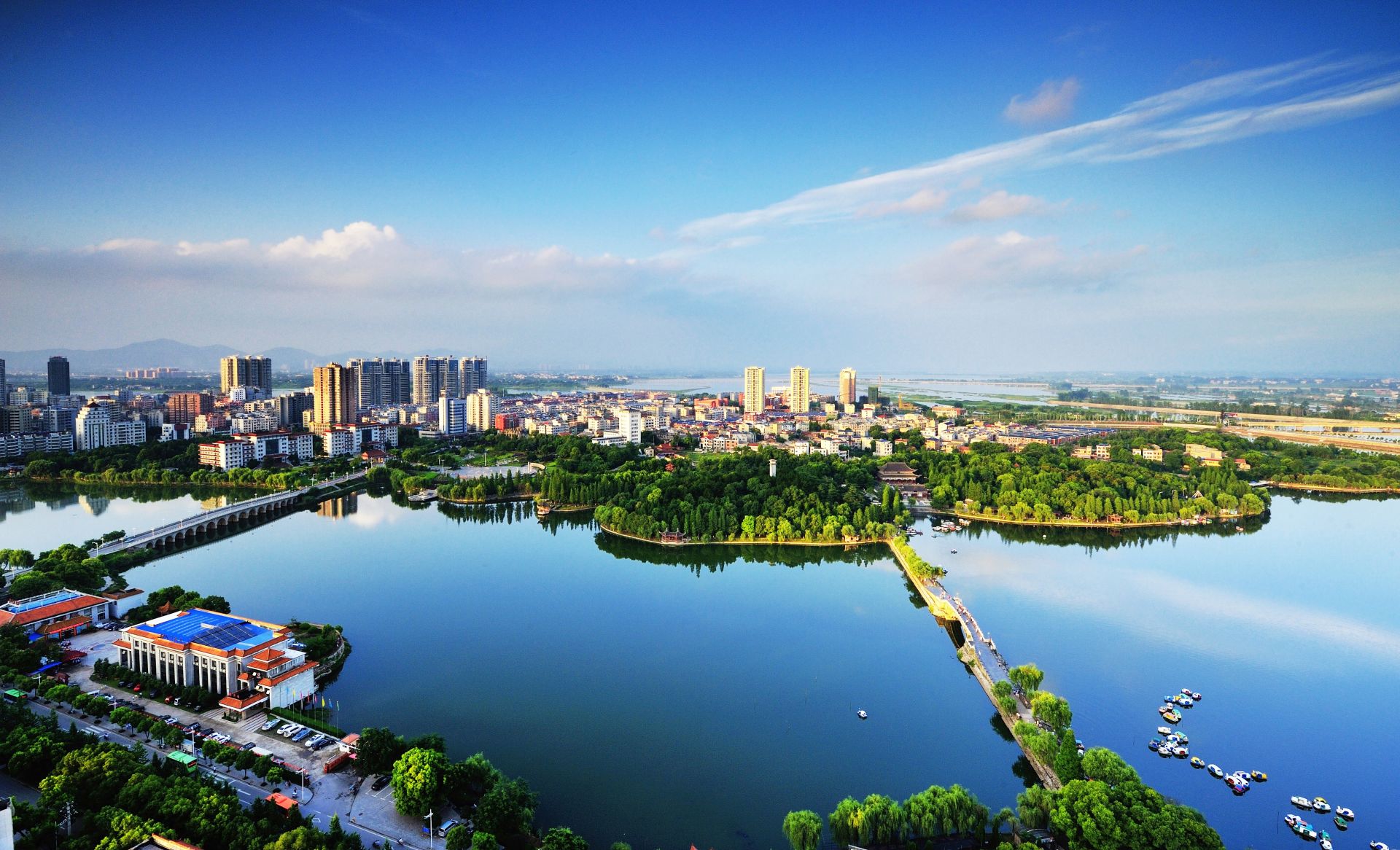 两会特别策划之一我们的美丽答卷一路高歌唱响转型升级发展最强音