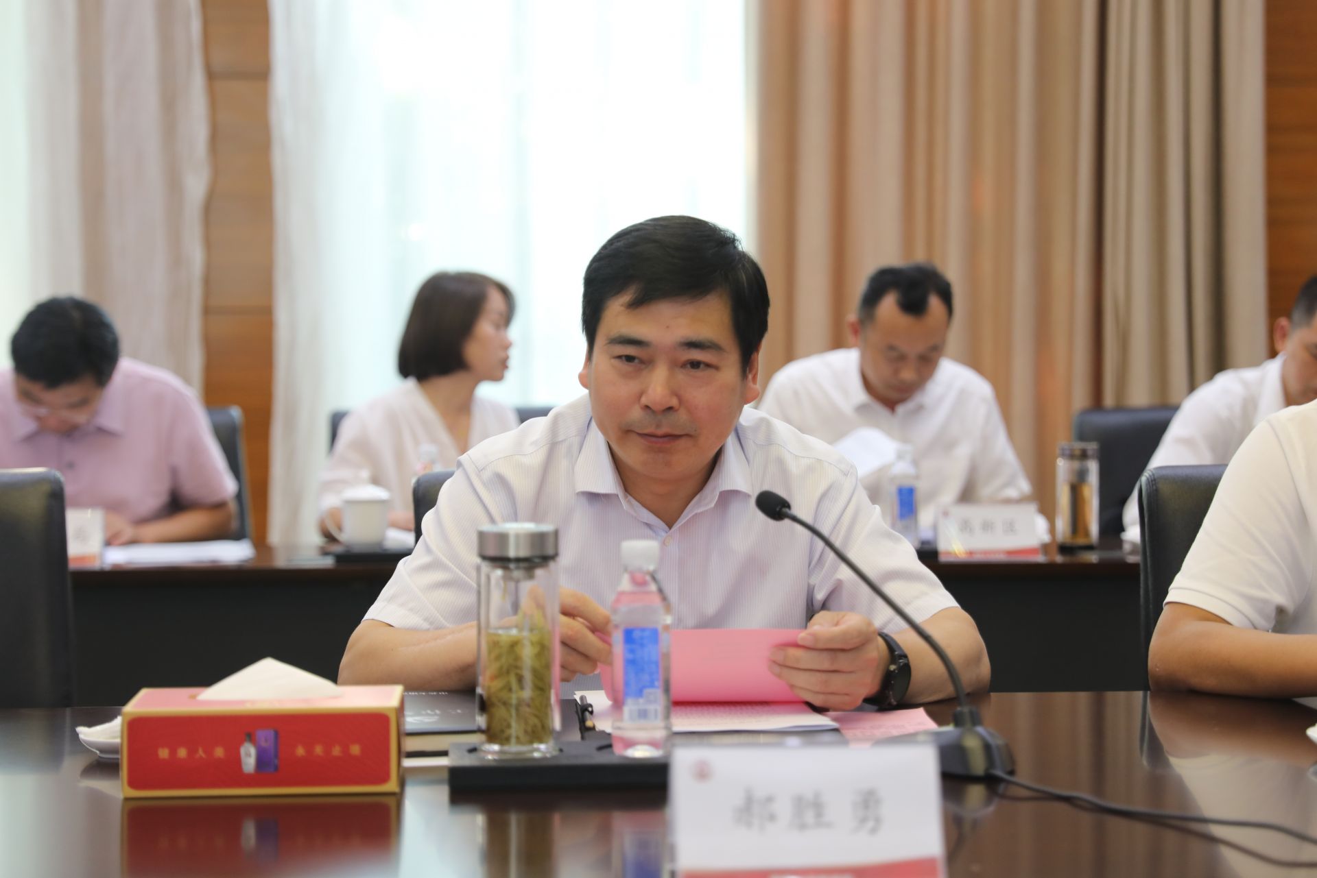 郝胜勇主持召开服务劲牌公司发展专题会强调 牢固树立"劲牌无事"的