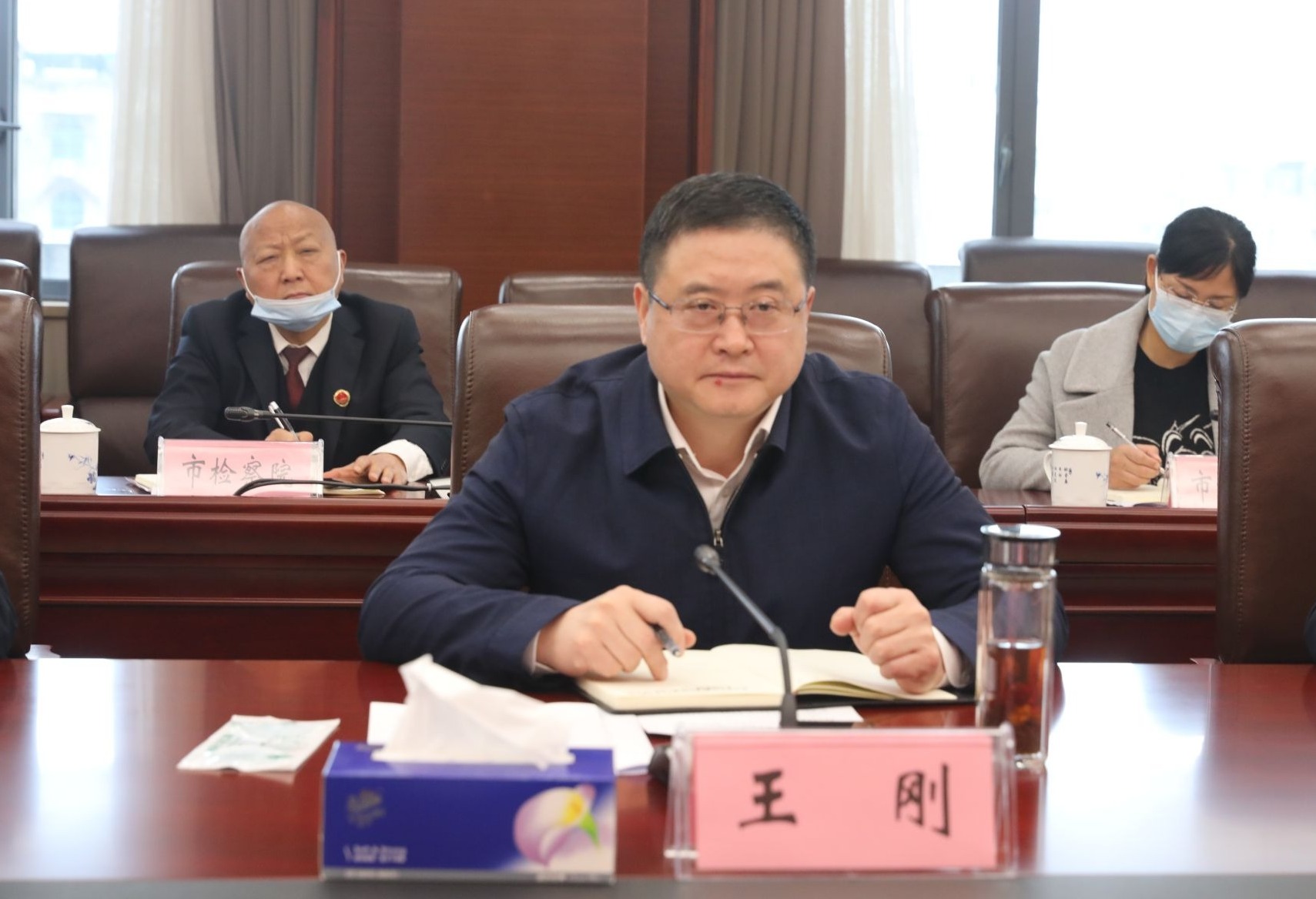 就开展好政法队伍教育整顿工作,吴方军要求,要压实主体责任,"一把手"