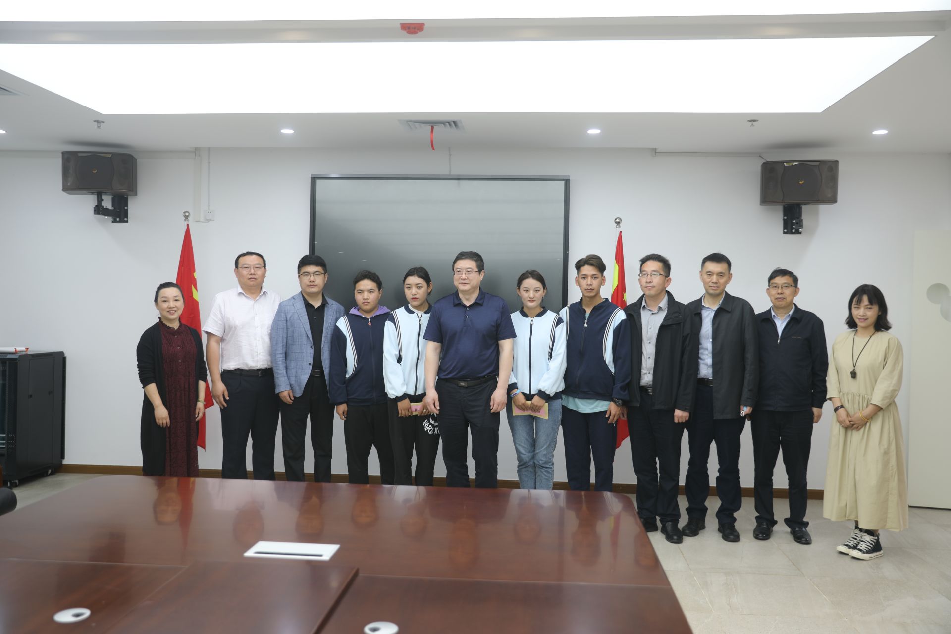 王刚赴尹家湖幼儿园慰问西藏支教教师-湖北省黄石市大冶市