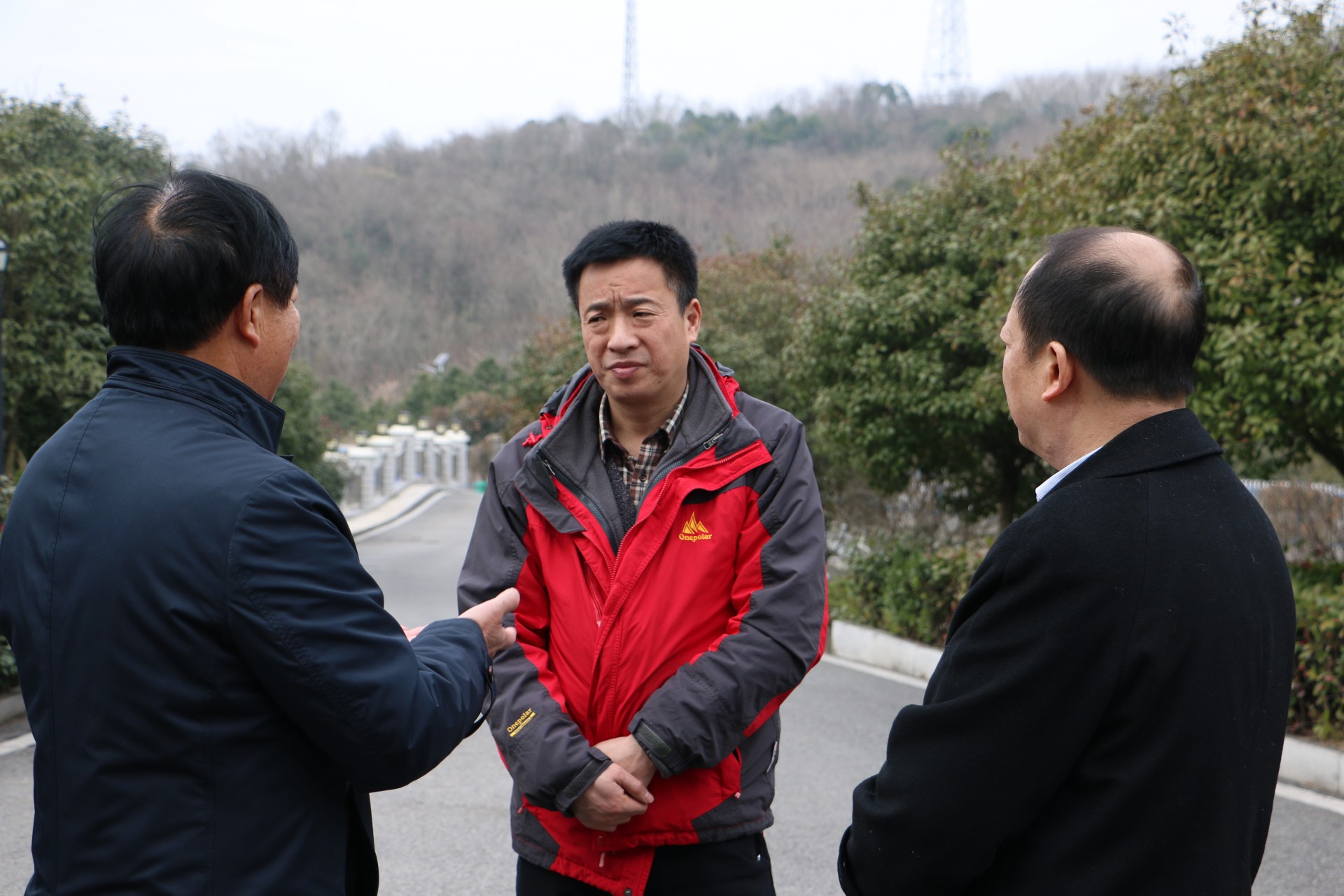 万鼎调研民营企业发展和河湖长制工作